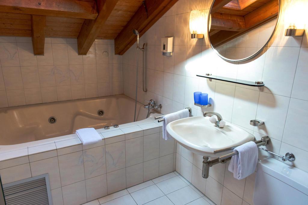 Bed & Breakfast Bijou Церматт Номер фото